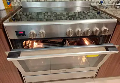 Bosch Series8 Electric Range Cooker 90cm Glass Ceramic Hob Stainless Steel HCB738357M