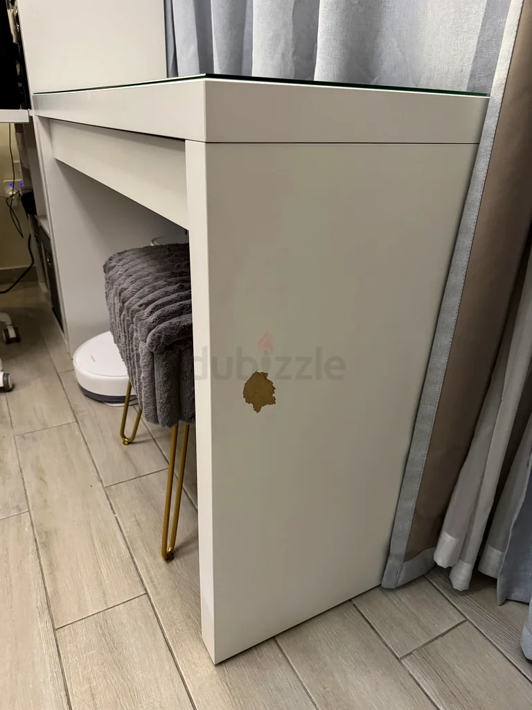 طاولة تزيين إيكيا مالم مع أريكةottoman63180832382594114