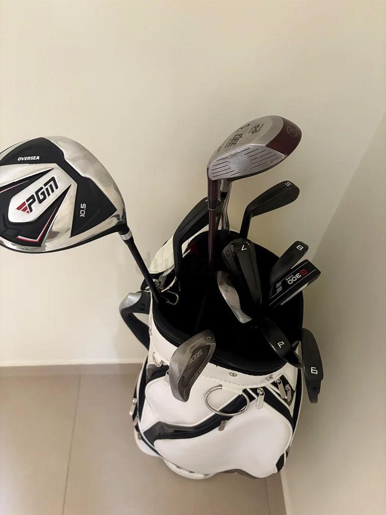 Premium Golf Club Set with Stylish Stand Bag. Perfect for beginners.63169467434114111