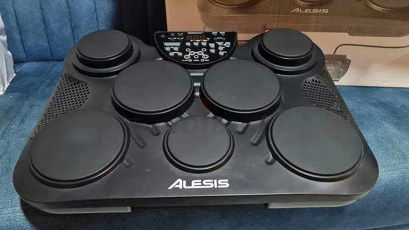 طقم طبول إلكتروني مدمج من Alesis - مثالي للمبتدئين!63201680235393111