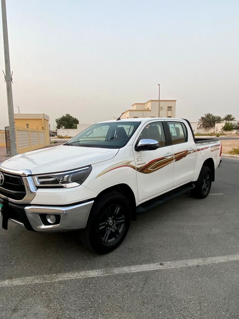 Toyota Hilux SR5 2024 full automatic very low mileage63147688555651114