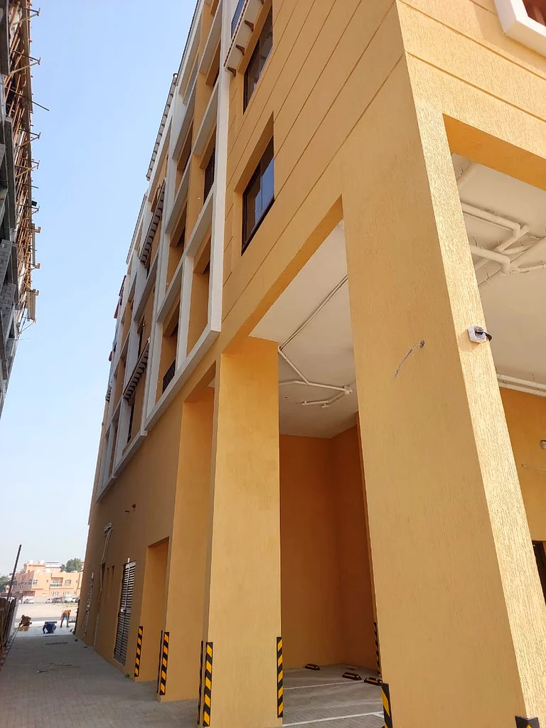 Building on the hill in Ajman, on Mohammed bin Zayed Street, 32 apartments, 5 shops, on Mohammed bin Zayed Street63254980324225113