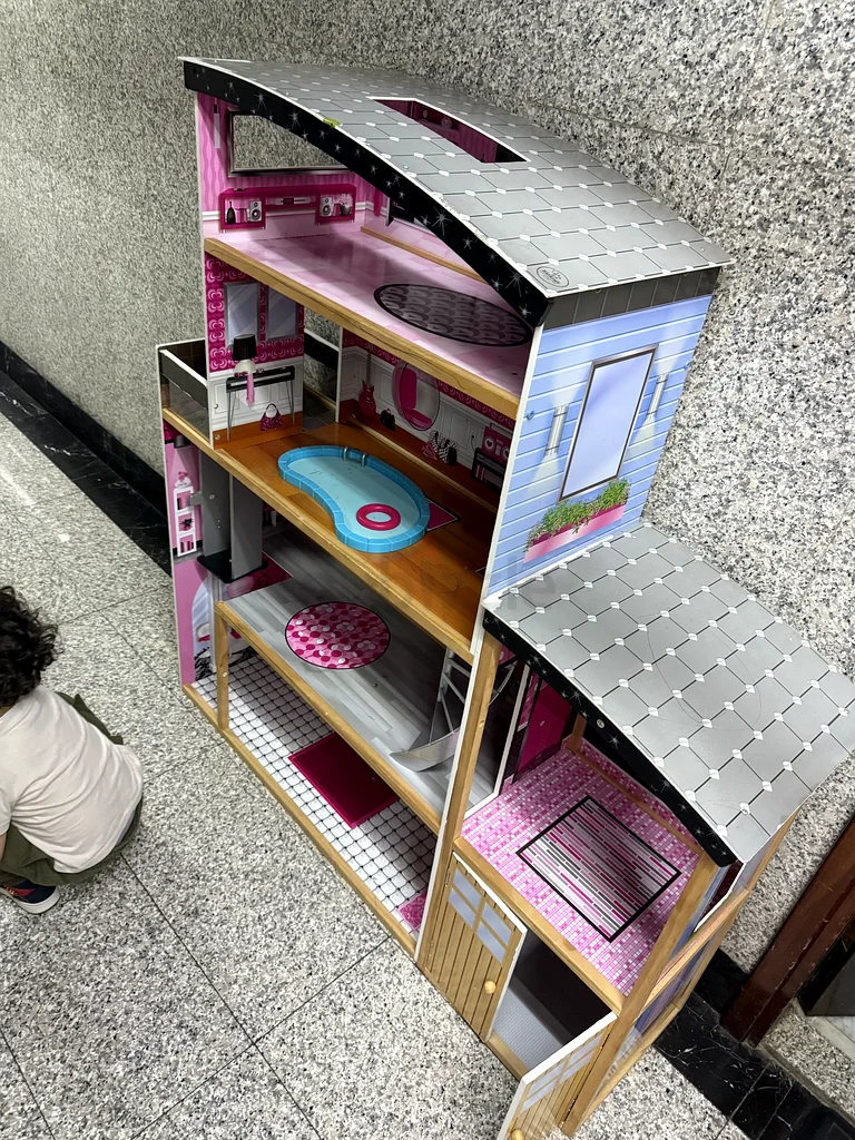 Chic Dollhouse with Pool - Perfect for Endless Imaginative Play! .. without toys only house63226787378306112