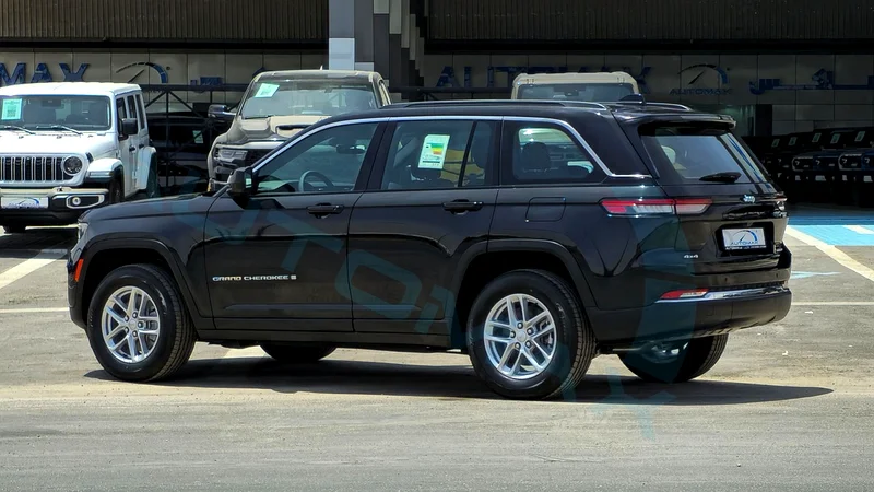 ( ТОЛЬКО НА ЭКСПОРТ ) 2024 JEEP GRAND CHEROKEE LAREDO 4WD GCC BRAND NEW63225697144706114