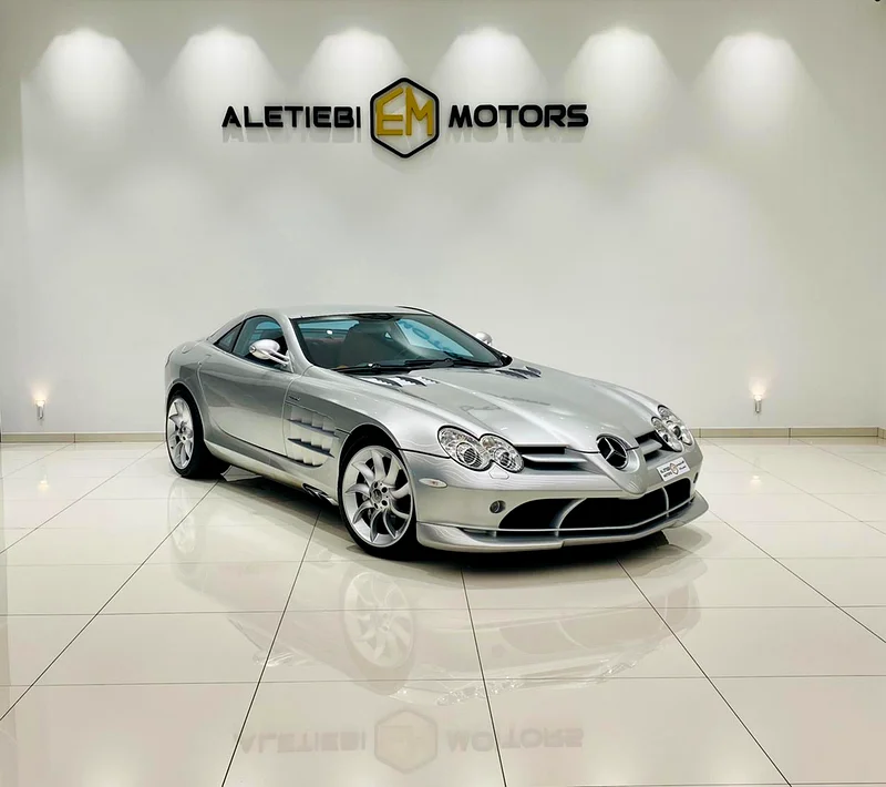 MERCEDES BENZ SLR
2005 MODEL
4000 KM
Japanese Specs63231639707777114