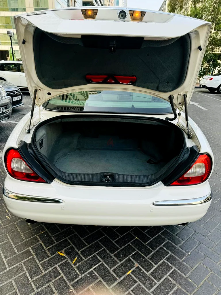 جاكوار في حالة جيدة للبيع كسيارة إضافية في العائلة63221824666499112