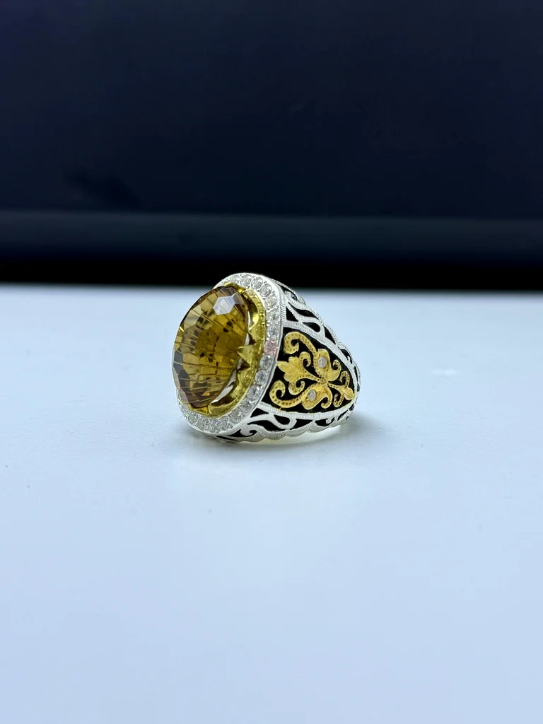 A luxurious ring with a citrine stone63231693908097114