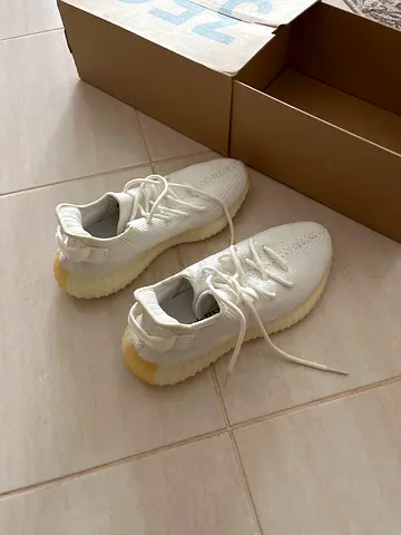 Brand New Adidas Yeezy Boost 350 V2 in White