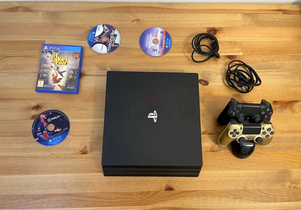 PS4 Pro 1TB + 2 Controllers + 4 Games