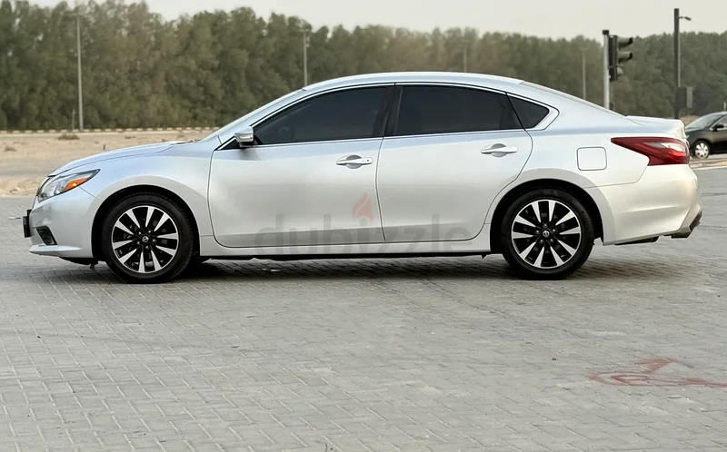 Nissan Altima 2.5 SL  
Korean specifications, same as GCC, kilometers not miles63149120058882113