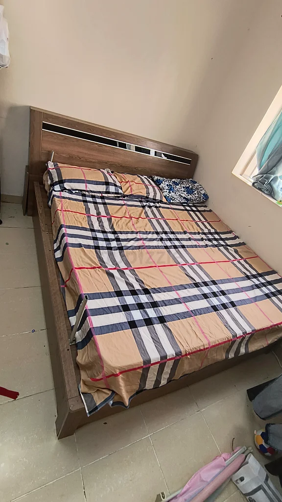 Free Giveaway, Good usable Frame now , if Mattress and frame together can be on 31 st July mrng63208393759746112