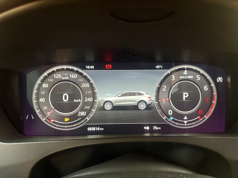 جاكوار F-PACE R SPORT / دول مجلس التعاون الخليجي / 2019 / طلاء أصلي / صيانة من الوكالة / مفتاحان63221824769793112