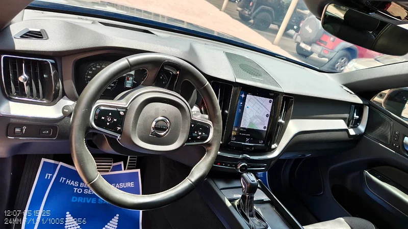 volvo xc60 t5 r design premium63221824399618114