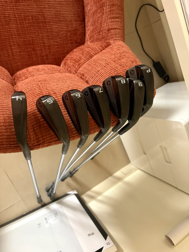 Premium Golf Club Set with Stylish Stand Bag. Perfect for beginners.63169467434114113