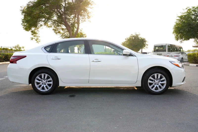 NISSAN ALTIMA 2.5S 77,000 KM MODEL 2018 GCC WHITE63149120193281111
