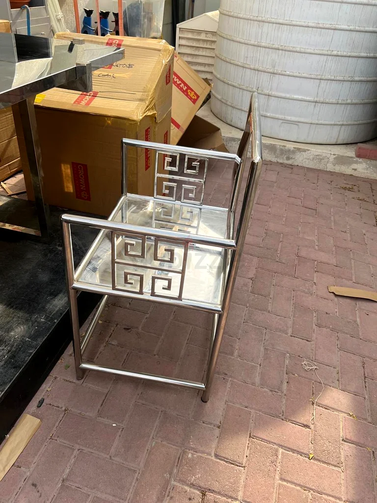 Large dinning table and chairs63216833543171112