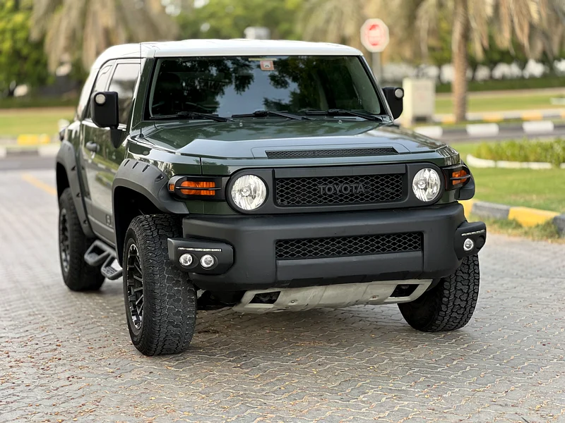 Toyota FJ Cruiser 2012 model, Gulf specification, fully agency-painted, in agency condition.63151402552321111