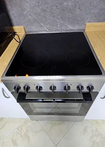 Electrolux 4 Ceramic Hubs Electric Cooker 60x60cm