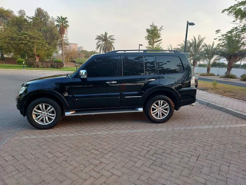 ميتسوبيشي باجيرو جي ال إس 3.8 مع ناقل حركة أوتوماتيكي فقط 31000 كم!63172195506561114