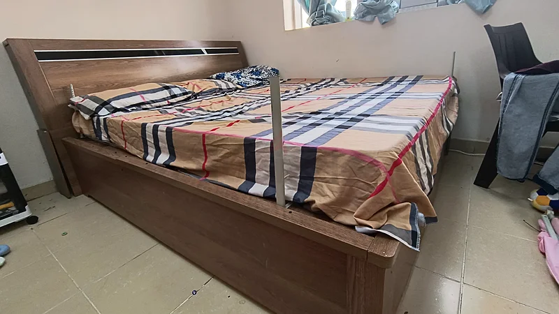 Free Giveaway, Good usable Frame now , if Mattress and frame together can be on 31 st July mrng63208393759746111