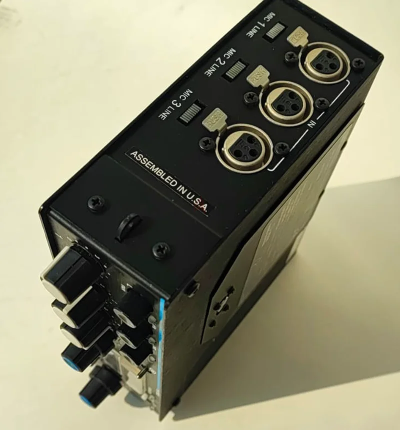 Shure FP33 Professional Field Mixer (3-Channel XLR, Analog) + Padded Carry Case | AED 20063168044322433113