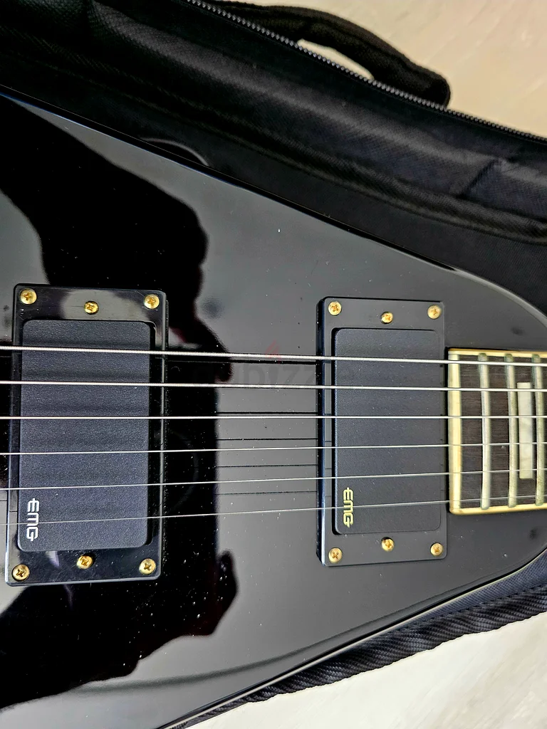 Custom Harley Benton Flying V guitar modified with Zakk Wylde Emg pickups 81/85 W/ thomann gig bag63227805172995112