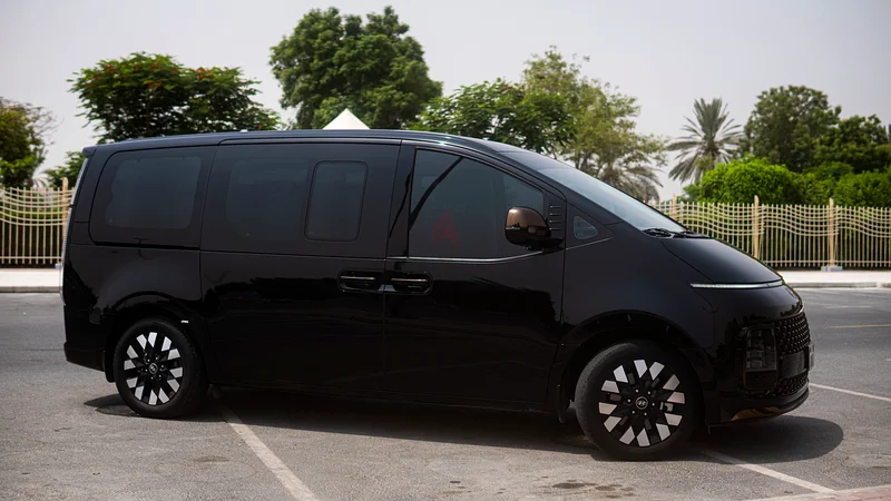Black Hyundai Staria 3.5L Petrol, 2025631699135669771119