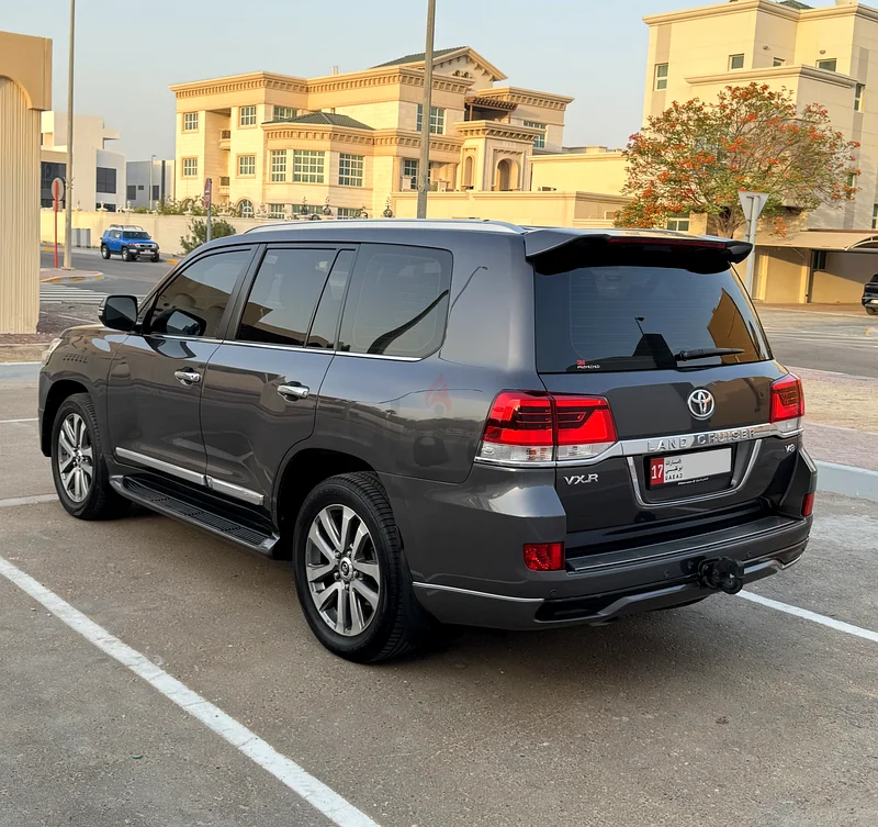 كراون لاند كروزر 2018، فئة VXR، محرك V8، مع سجل صيانة كامل، من شركة الفطيم63140688427907111