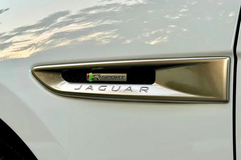 جاكوار F-PACE R SPORT / دول مجلس التعاون الخليجي / 2019 / طلاء أصلي / صيانة من الوكالة / مفتاحان63221824769793114
