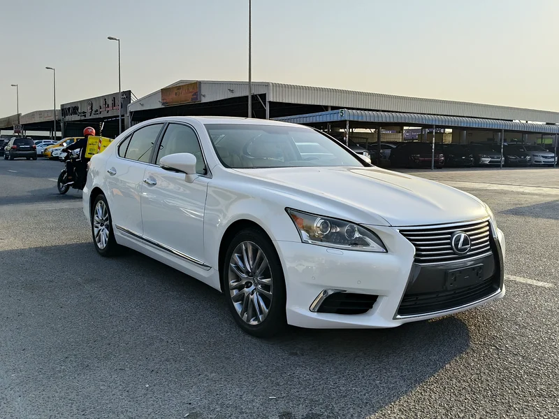 LEXUS LS460 2016 MODEL WHITE COLOR.  VCC CASTOM PAPER. 149K ONLY.632262161026571116