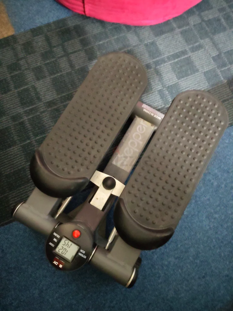 Get Fit with This Body sculpture Compact Stepper - Perfect for Home Workouts!63241650482947110