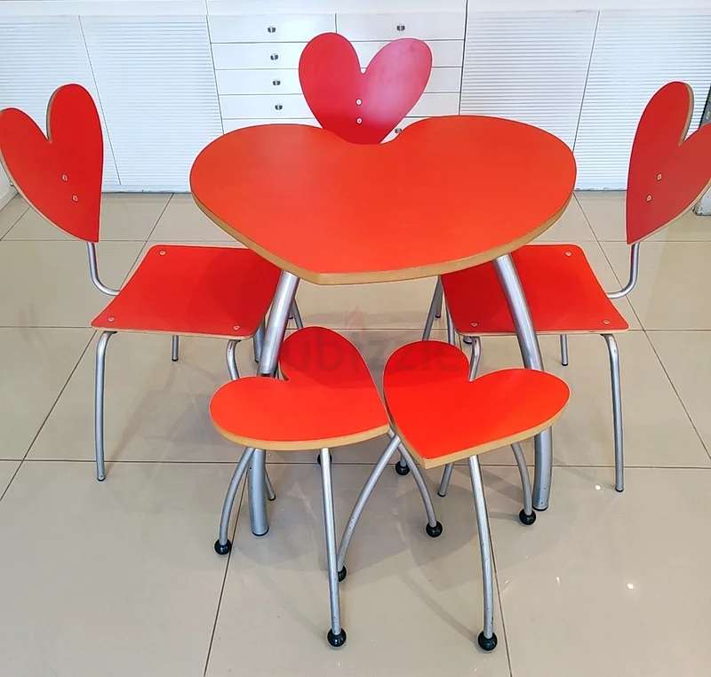 Adorable Heart-Shaped Kids Table Set632073988225291124