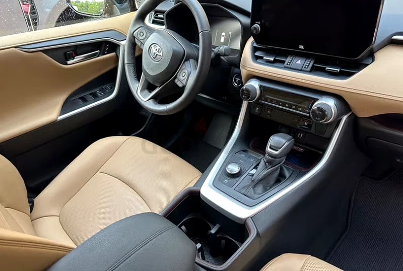 Luxury SUV – Toyota RAV4 in Top Condition!63148650490627114