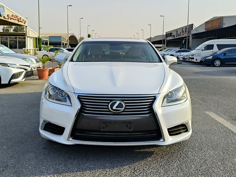 LEXUS LS460 2016 MODEL WHITE COLOR.  VCC CASTOM PAPER. 149K ONLY.63226216102657112