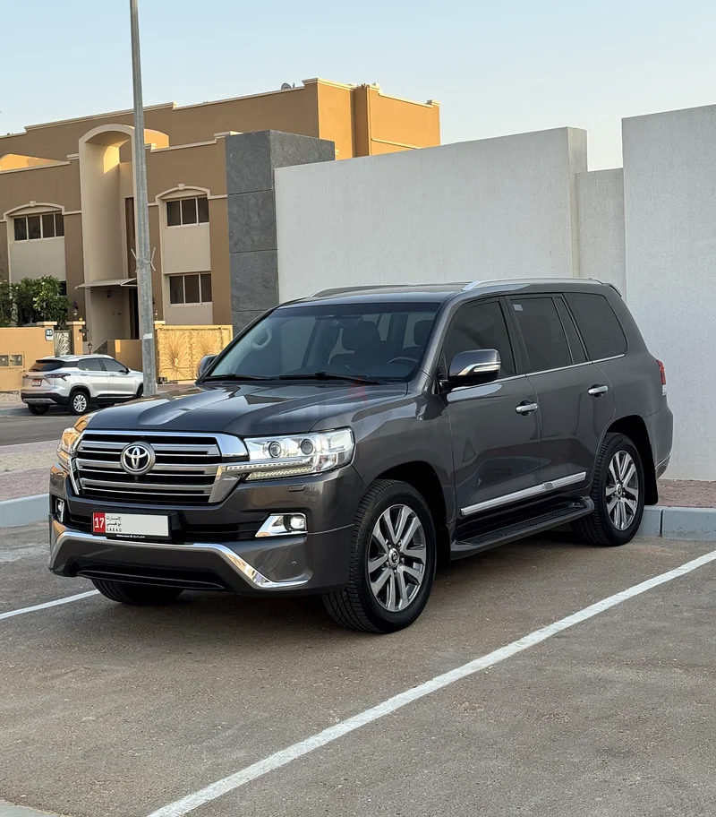 كراون لاند كروزر 2018، فئة VXR، محرك V8، مع سجل صيانة كامل، من شركة الفطيم63140688427907112