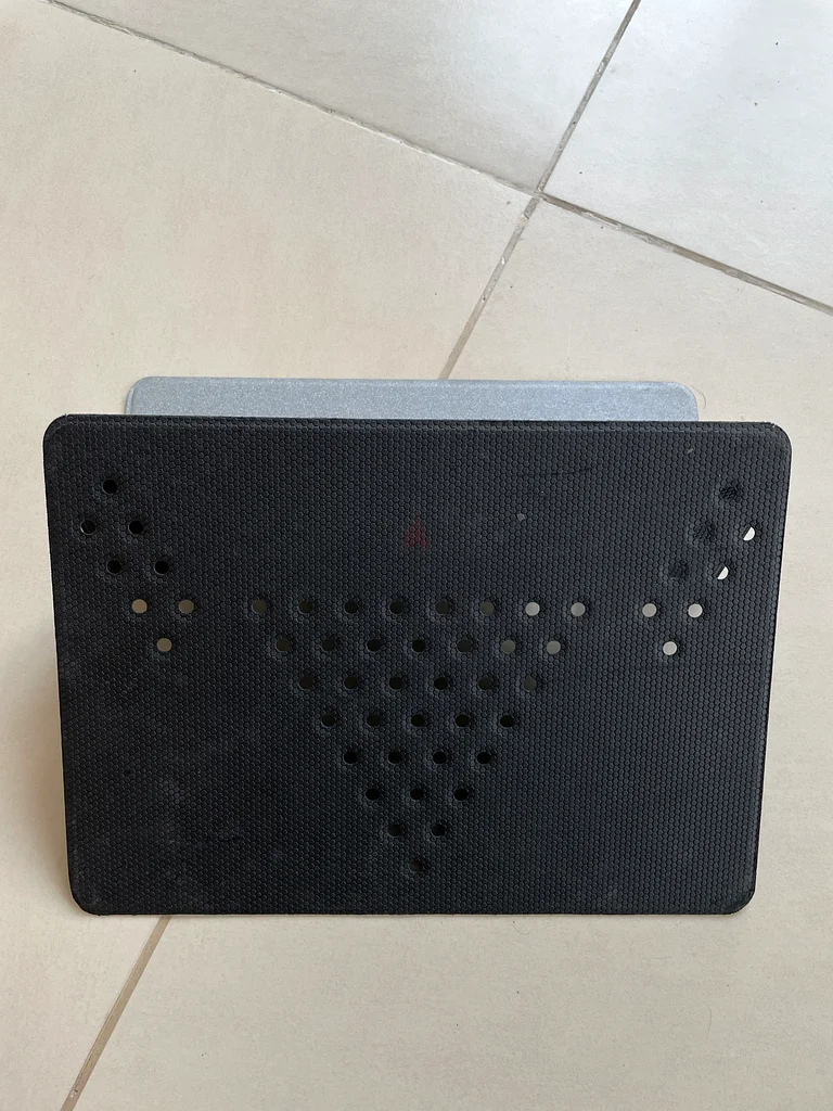 Sleek Modern Laptop Stand63257635089154112