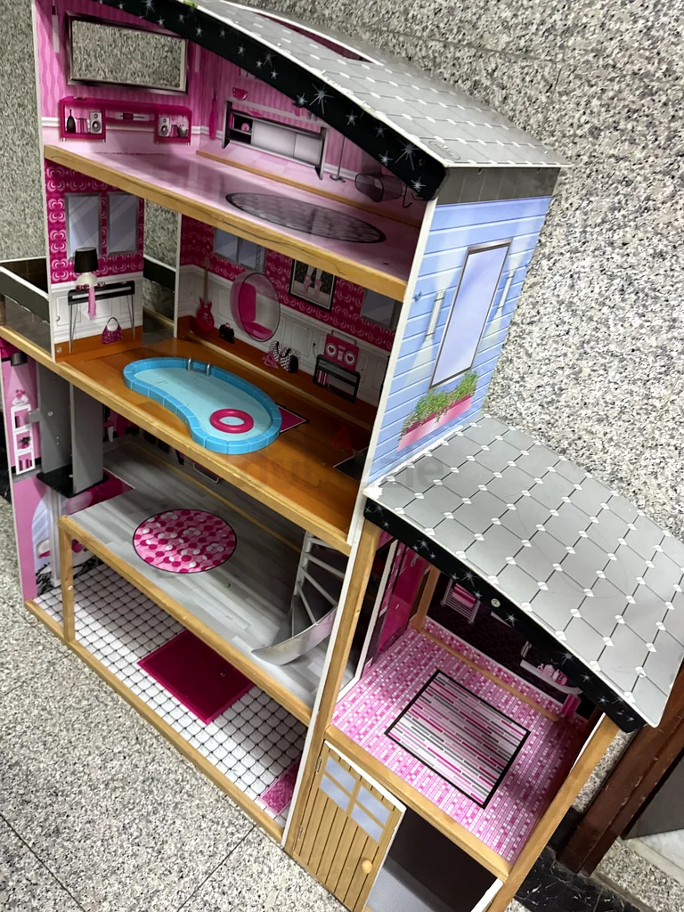 Chic Dollhouse with Pool - Perfect for Endless Imaginative Play! .. without toys only house63226787378306111
