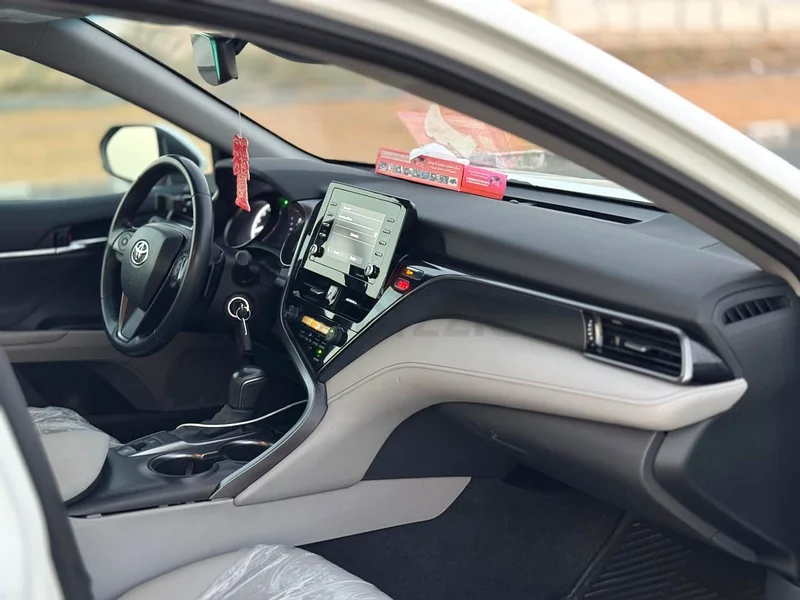 Toyota Camry 2020 with no accidents63165225558147112