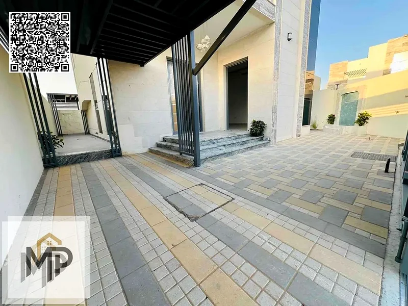 For sale, including electricity and water, on the corner of two streets, in a distinguished location63896628653571112
