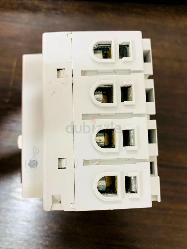 مفتاح دائرة ABB FR240 40 أمبير موثوق - مثالي لاحتياجاتك الكهربائية!63259707698306114