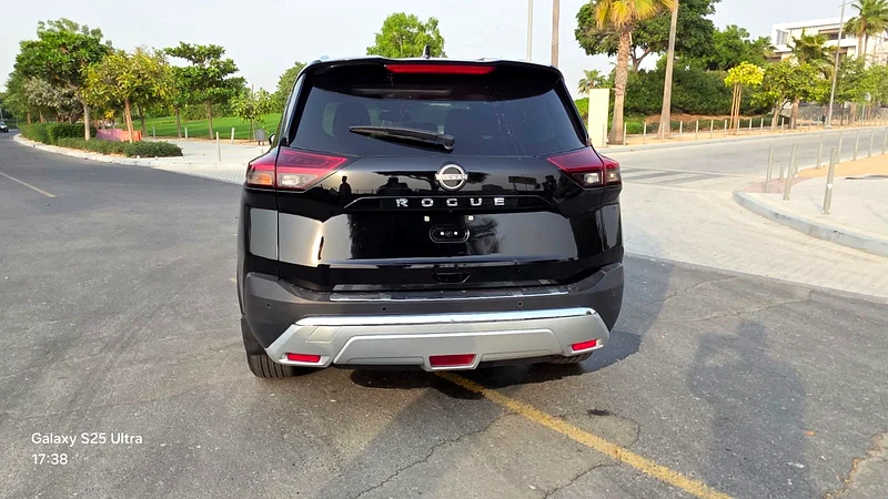 Nissan Rogue platinum Clean title canadian model 2023 Full option63227779577217113