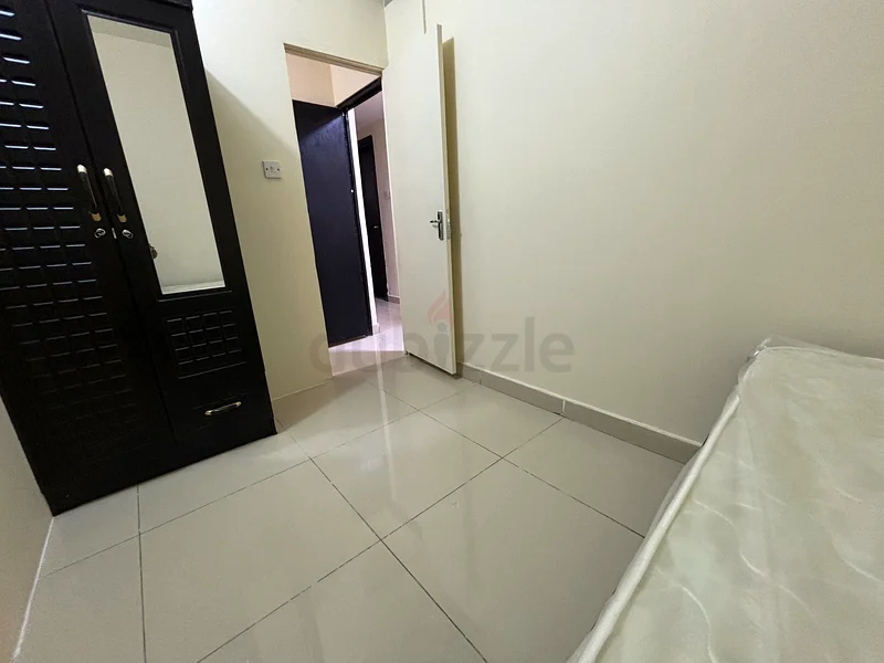 تُوجد غرفة مفروشة متاحة للرجل الهندي، الباكستاني، السريلانكي، النيبالي العازب63315311988866111