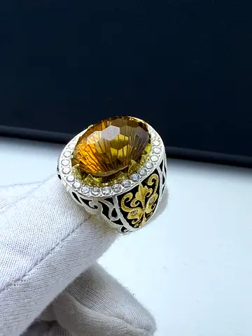 خاتم بحجر سترين فاخر - A luxurious ring with a citrine stone
