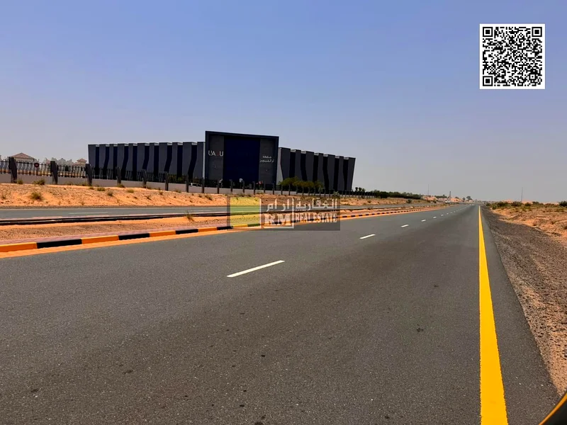 فيلا سكنية بزاوية كبيرة للبيع على الطريق الرئيسي  
"أراضٍ سكنية للبيع في أكبر مشروع في أم القيوين – بساتين السرة"63184695390594113