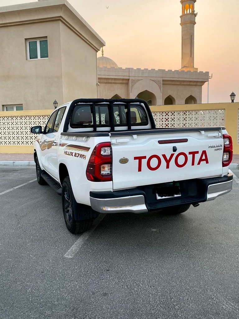 Toyota Hilux SR5 2024 full automatic very low mileage63147688555651113
