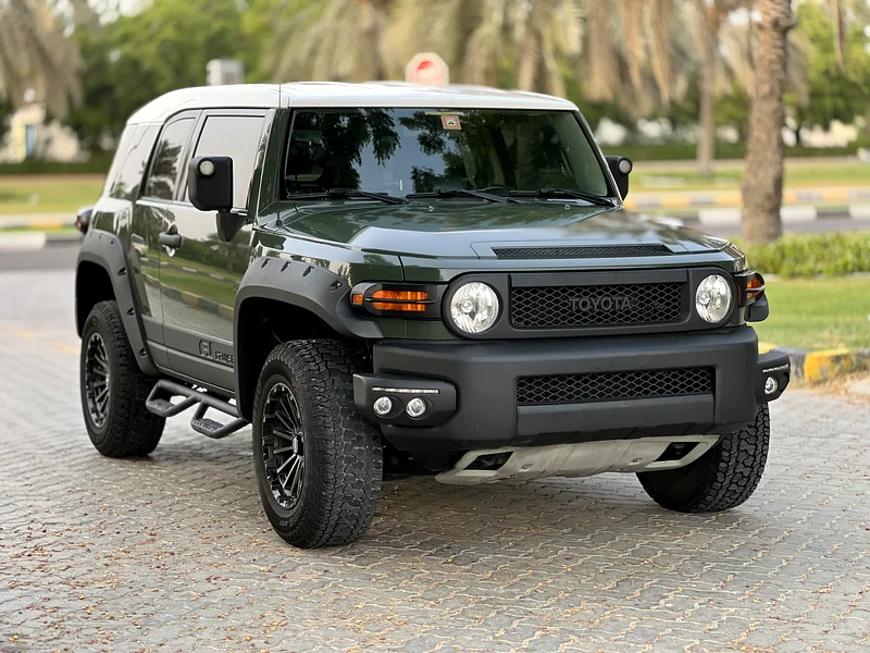 Toyota FJ Cruiser 2012 model, Gulf specification, fully agency-painted, in agency condition.63151402552321112