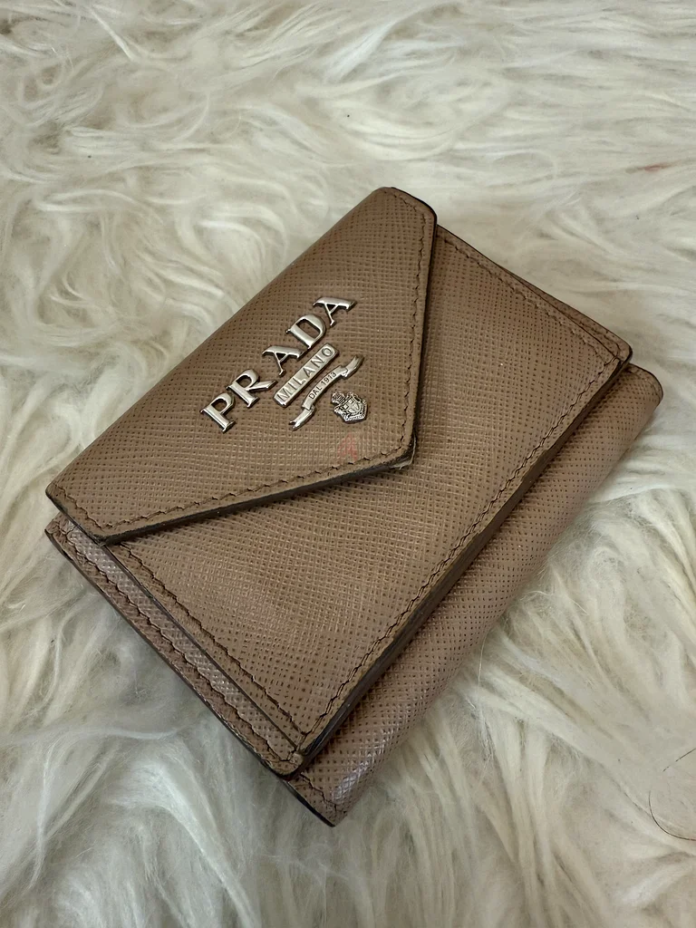 محفظة برادا المدمجة (أصلية)63239085788035110