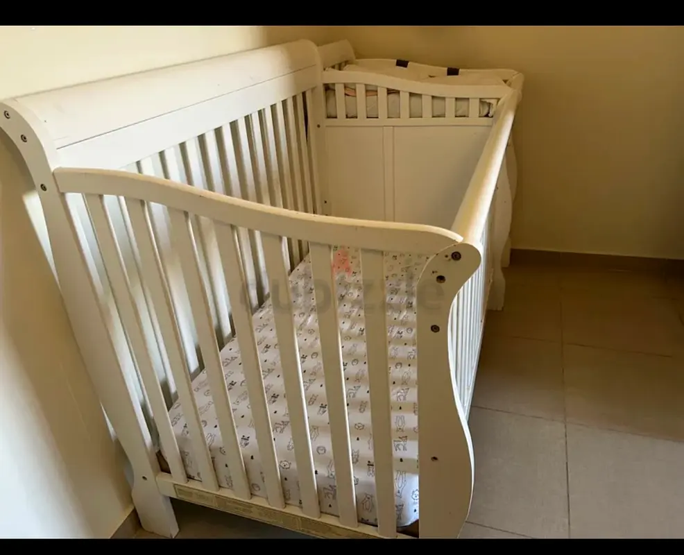 Stylish White Crib with storage drawers and shelves with free mattress and blanket