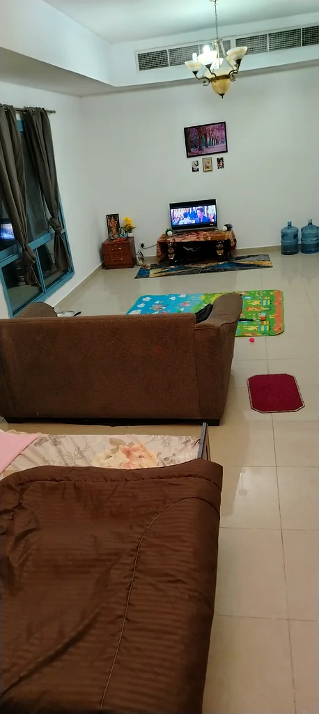 الجلوس مع الأطفال للمليلية والتاميلية63220333196803111