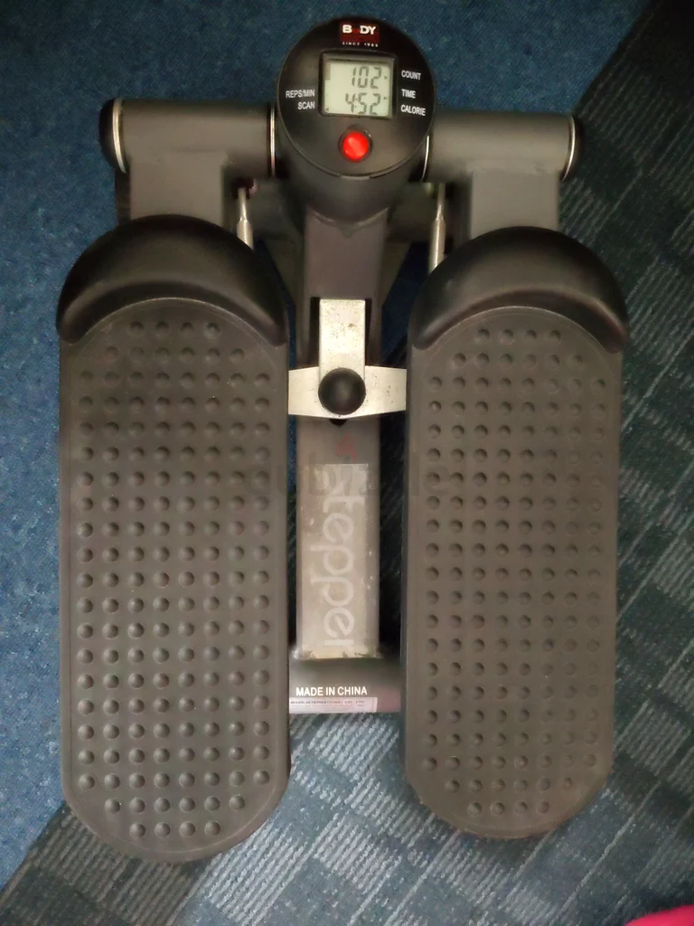 Get Fit with This Body sculpture Compact Stepper - Perfect for Home Workouts!63241650482947111